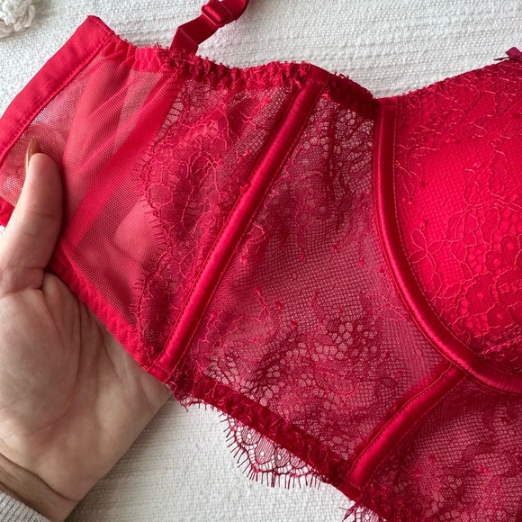 NWT Victoria’s Secret Red Lace Ribcage Bra - Picture 5 of 5